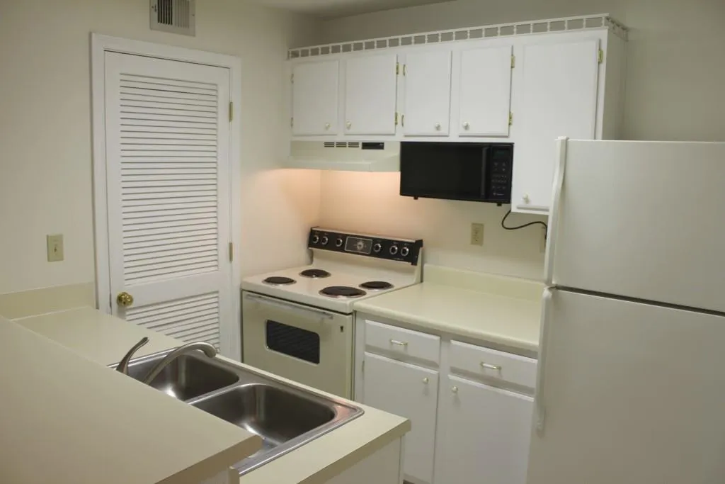 548 Granville Court Unit 548, Sandy Springs, Georgia 30328, 1 Bedroom Bedrooms, ,1 BathroomBathrooms,Residential,Sold,548 Granville Court Unit 548,5693075