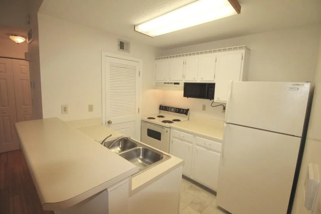 548 Granville Court Unit 548, Sandy Springs, Georgia 30328, 1 Bedroom Bedrooms, ,1 BathroomBathrooms,Residential,Sold,548 Granville Court Unit 548,5693075