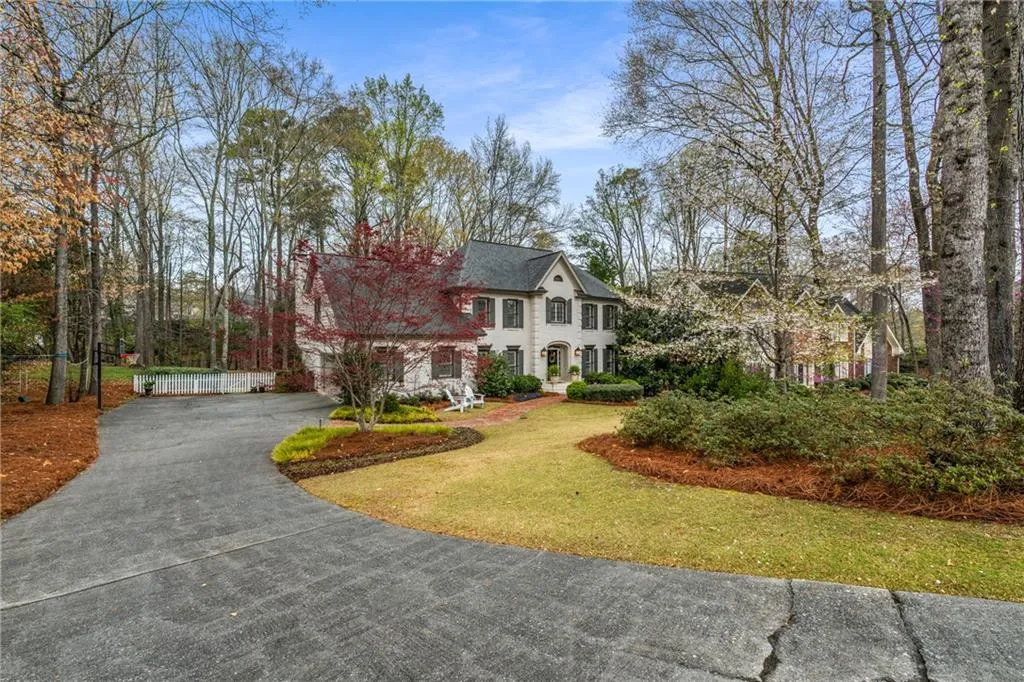 View of front of home with driveway and a front lawn
