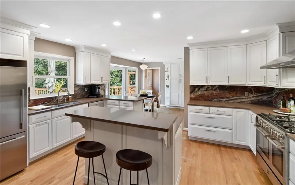 485 Riverside Parkway, Atlanta, Georgia 30328, 4 Bedrooms Bedrooms, ,2 BathroomsBathrooms,Residential,Sold,485 Riverside Parkway,6851430