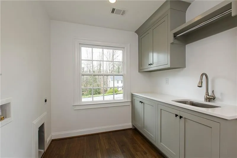 560 Tanacrest Circle, Atlanta, Georgia 30328, 5 Bedrooms Bedrooms, ,4 BathroomsBathrooms,Residential,Sold,560 Tanacrest Circle,6784358