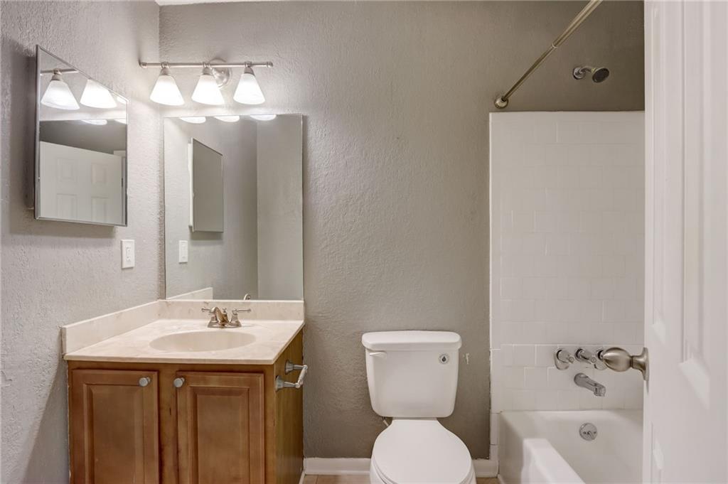 6900 Roswell Road Unit C3, Sandy Springs, Georgia 30328, 2 Bedrooms Bedrooms, ,2 BathroomsBathrooms,Residential,Sold,6900 Roswell Road Unit C3,7256805