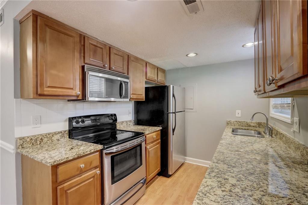 6900 Roswell Road Unit C3, Sandy Springs, Georgia 30328, 2 Bedrooms Bedrooms, ,2 BathroomsBathrooms,Residential,Sold,6900 Roswell Road Unit C3,7256805