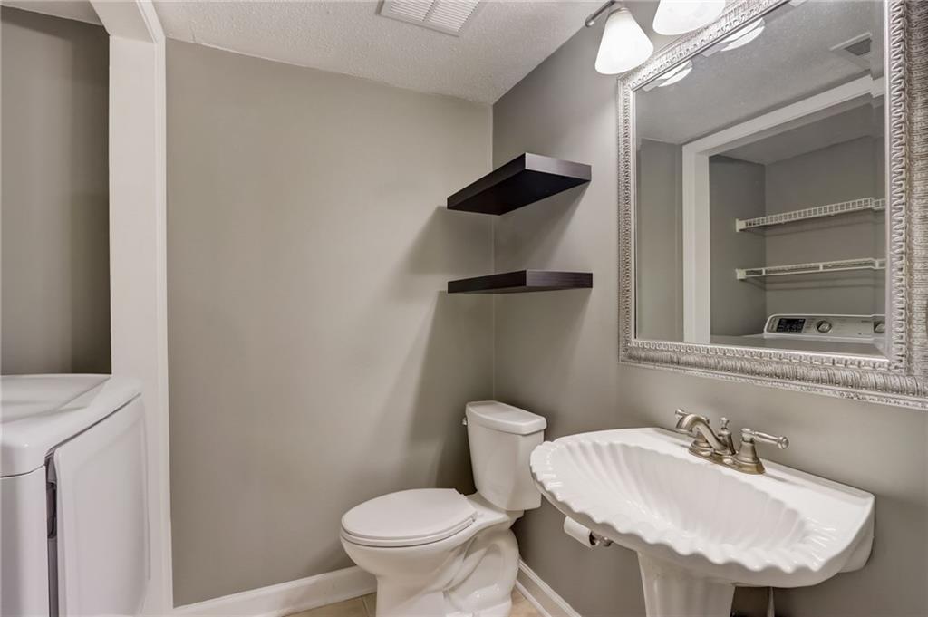 6900 Roswell Road Unit C3, Sandy Springs, Georgia 30328, 2 Bedrooms Bedrooms, ,2 BathroomsBathrooms,Residential,Sold,6900 Roswell Road Unit C3,7256805