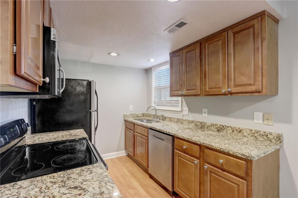 6900 Roswell Road Unit C3, Sandy Springs, Georgia 30328, 2 Bedrooms Bedrooms, ,2 BathroomsBathrooms,Residential,Sold,6900 Roswell Road Unit C3,7256805