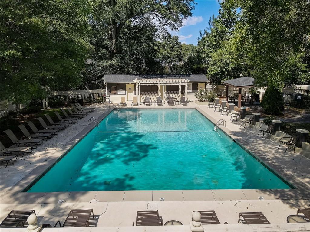 6900 Roswell Road Unit C3, Sandy Springs, Georgia 30328, 2 Bedrooms Bedrooms, ,2 BathroomsBathrooms,Residential,Sold,6900 Roswell Road Unit C3,7256805