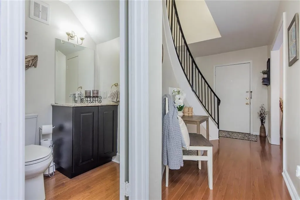 5400 Roswell Road Unit E4, Atlanta, Georgia 30342, 2 Bedrooms Bedrooms, ,1 BathroomBathrooms,Residential,Sold,5400 Roswell Road Unit E4,6517788