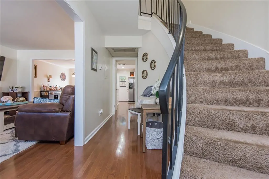5400 Roswell Road Unit E4, Atlanta, Georgia 30342, 2 Bedrooms Bedrooms, ,1 BathroomBathrooms,Residential,Sold,5400 Roswell Road Unit E4,6517788