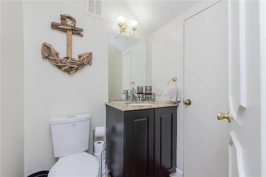 5400 Roswell Road Unit E4, Atlanta, Georgia 30342, 2 Bedrooms Bedrooms, ,1 BathroomBathrooms,Residential,Sold,5400 Roswell Road Unit E4,6517788
