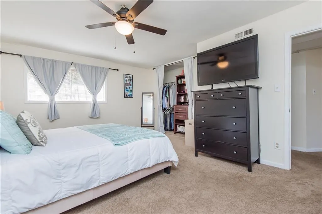 5400 Roswell Road Unit E4, Atlanta, Georgia 30342, 2 Bedrooms Bedrooms, ,1 BathroomBathrooms,Residential,Sold,5400 Roswell Road Unit E4,6517788