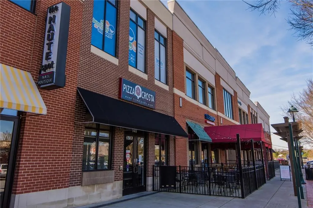 5400 Roswell Road Unit E4, Atlanta, Georgia 30342, 2 Bedrooms Bedrooms, ,1 BathroomBathrooms,Residential,Sold,5400 Roswell Road Unit E4,6517788