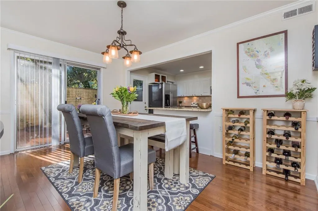 5400 Roswell Road Unit E4, Atlanta, Georgia 30342, 2 Bedrooms Bedrooms, ,1 BathroomBathrooms,Residential,Sold,5400 Roswell Road Unit E4,6517788