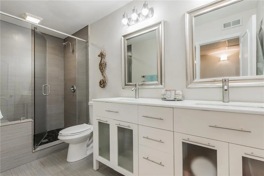 5400 Roswell Road Unit E4, Atlanta, Georgia 30342, 2 Bedrooms Bedrooms, ,1 BathroomBathrooms,Residential,Sold,5400 Roswell Road Unit E4,6517788