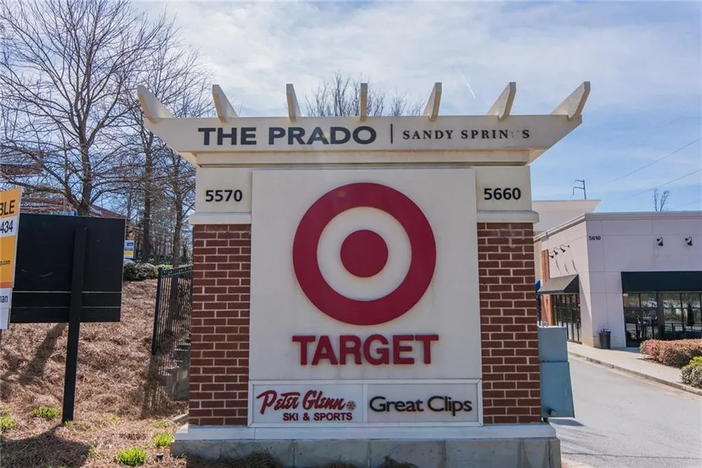 5400 Roswell Road Unit E4, Atlanta, Georgia 30342, 2 Bedrooms Bedrooms, ,1 BathroomBathrooms,Residential,Sold,5400 Roswell Road Unit E4,6517788