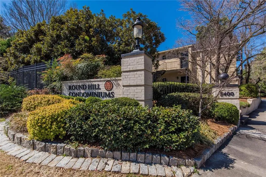 5400 Roswell Road Unit E4, Atlanta, Georgia 30342, 2 Bedrooms Bedrooms, ,1 BathroomBathrooms,Residential,Sold,5400 Roswell Road Unit E4,6517788