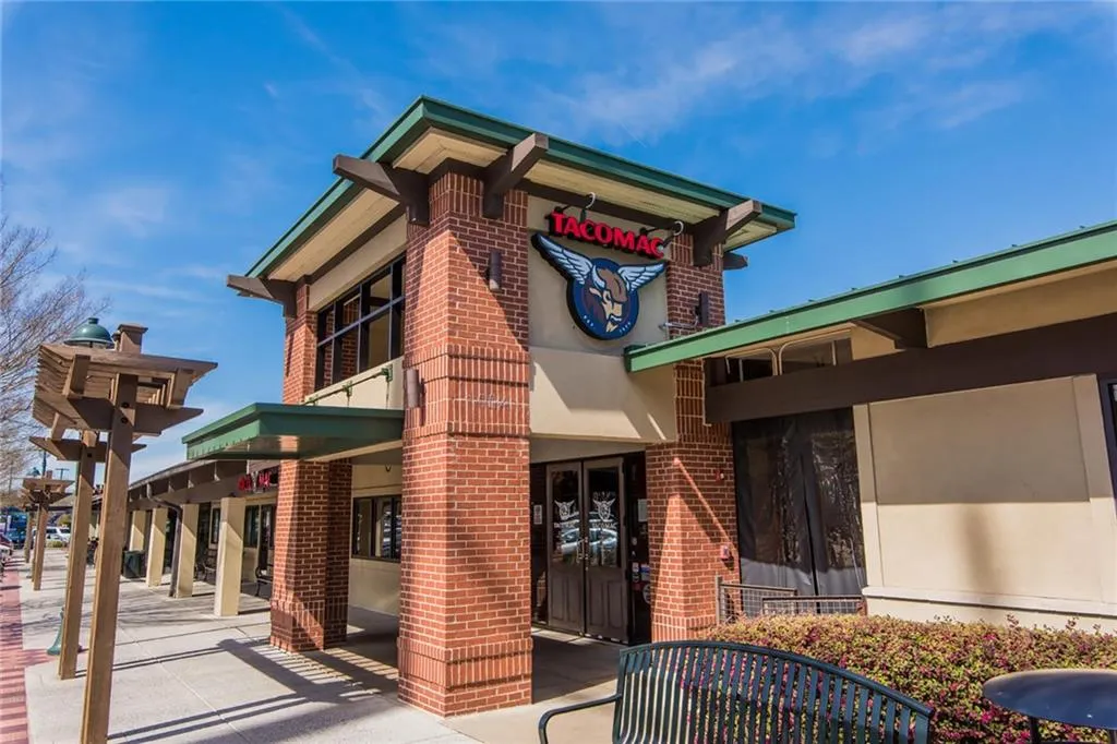 5400 Roswell Road Unit E4, Atlanta, Georgia 30342, 2 Bedrooms Bedrooms, ,1 BathroomBathrooms,Residential,Sold,5400 Roswell Road Unit E4,6517788