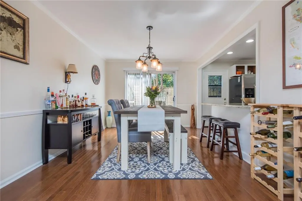 5400 Roswell Road Unit E4, Atlanta, Georgia 30342, 2 Bedrooms Bedrooms, ,1 BathroomBathrooms,Residential,Sold,5400 Roswell Road Unit E4,6517788