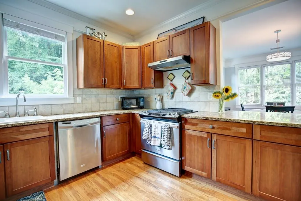 1979 Spad Avenue Nw, Atlanta, Georgia 30318, 5 Bedrooms Bedrooms, ,3 BathroomsBathrooms,Residential,Sold,1979 Spad Avenue Nw,5699735