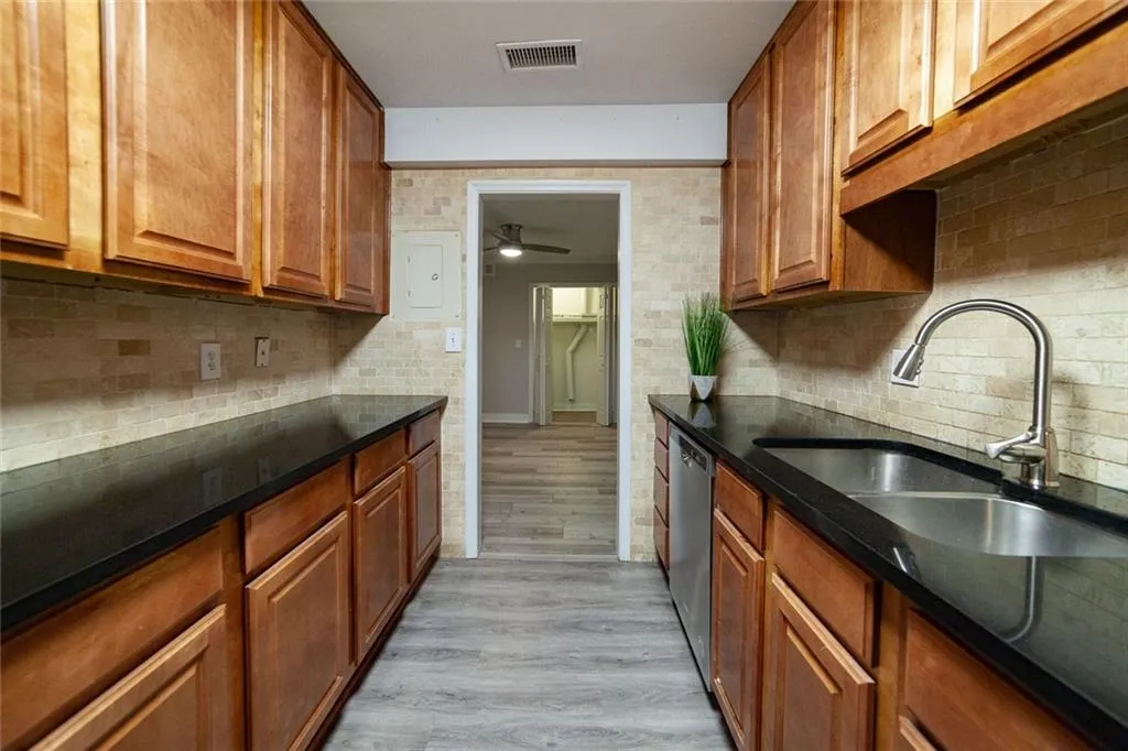 6851 Roswell Road Unit I28, Sandy Springs, Georgia 30328, 3 Bedrooms Bedrooms, ,2 BathroomsBathrooms,Residential,Sold,6851 Roswell Road Unit I28,6773072