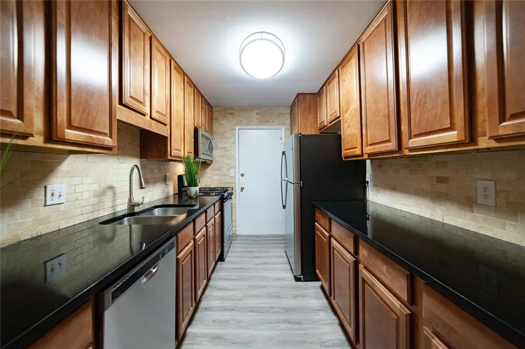 6851 Roswell Road Unit I28, Sandy Springs, Georgia 30328, 3 Bedrooms Bedrooms, ,2 BathroomsBathrooms,Residential,Sold,6851 Roswell Road Unit I28,6773072