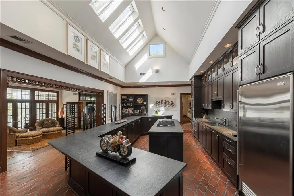 4501 Harris Trail Nw, Atlanta, Georgia 30327, 5 Bedrooms Bedrooms, ,6 BathroomsBathrooms,Residential,Sold,4501 Harris Trail Nw,5765396