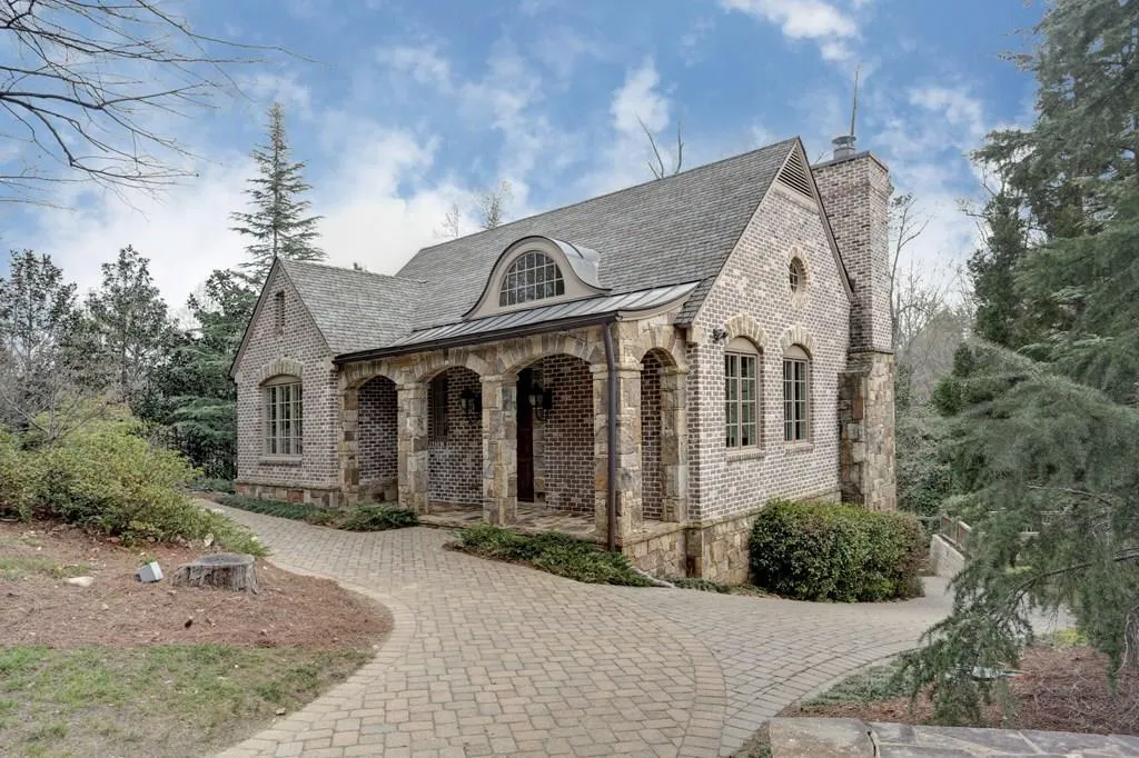 131 Burdette Road Nw, Sandy Springs, Georgia 30327, 7 Bedrooms Bedrooms, ,8 BathroomsBathrooms,Residential,Sold,131 Burdette Road Nw,5819362