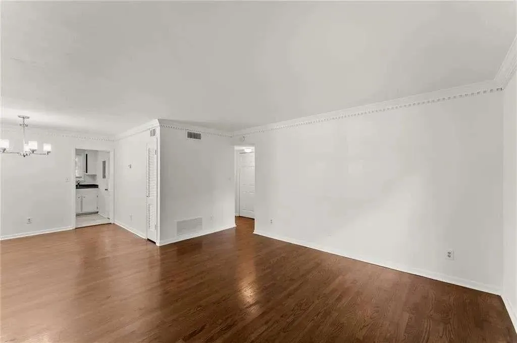 3510 Roswell Drive Unit 3, Atlanta, Georgia 30305, 2 Bedrooms Bedrooms, 0 ,2 BathroomsBathrooms,Residential,For Sale,3510 Roswell Drive Unit 3,7695860