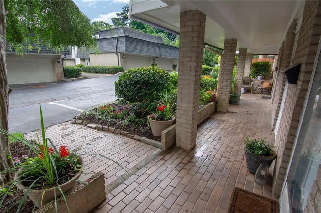 5210 Chemin De Vie, Atlanta, Georgia 30342, 2 Bedrooms Bedrooms, ,2 BathroomsBathrooms,Residential,Sold,5210 Chemin De Vie,6748858