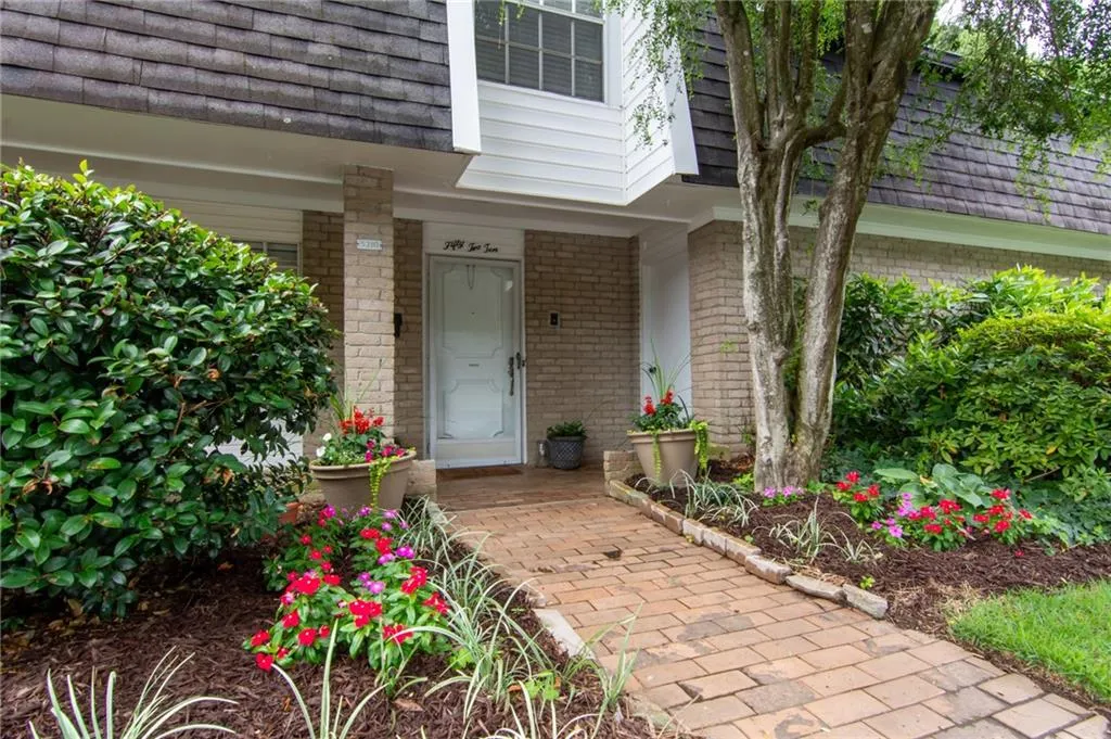 5210 Chemin De Vie, Atlanta, Georgia 30342, 2 Bedrooms Bedrooms, ,2 BathroomsBathrooms,Residential,Sold,5210 Chemin De Vie,6748858