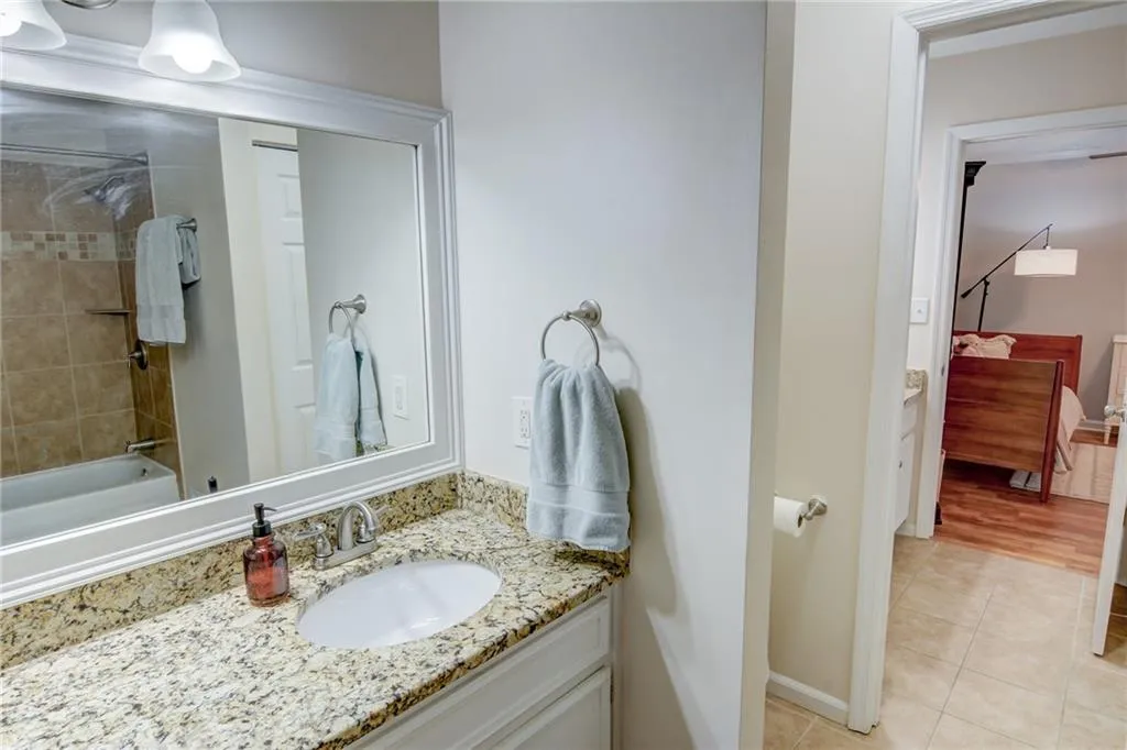 5210 Chemin De Vie, Atlanta, Georgia 30342, 2 Bedrooms Bedrooms, ,2 BathroomsBathrooms,Residential,Sold,5210 Chemin De Vie,6748858