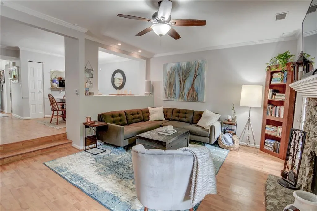 5210 Chemin De Vie, Atlanta, Georgia 30342, 2 Bedrooms Bedrooms, ,2 BathroomsBathrooms,Residential,Sold,5210 Chemin De Vie,6748858