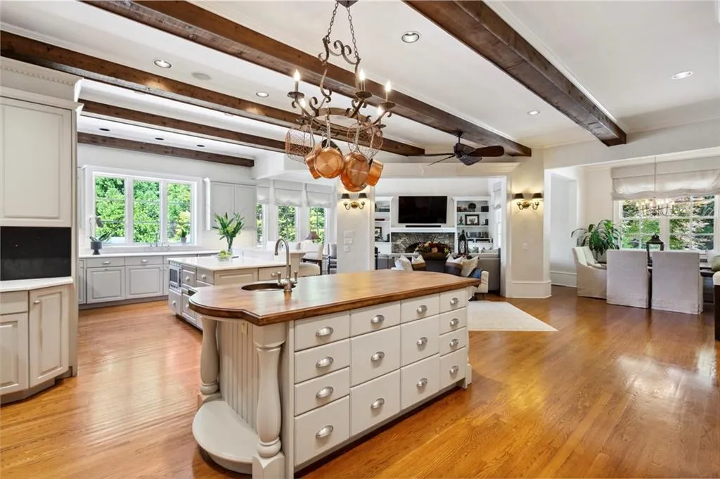 131 Burdette Road, Atlanta, Georgia 30327, 7 Bedrooms Bedrooms, ,8 BathroomsBathrooms,Residential,Sold,131 Burdette Road,7054638 131 Burdette Road, Atlanta, Georgia 30327, 7 Bedrooms Bedrooms, ,8 BathroomsBathrooms,Residential,Sold,131 Burdette Road,7054638