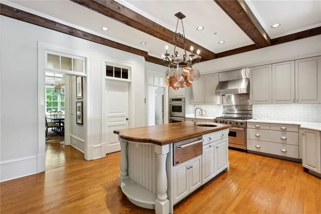 131 Burdette Road, Atlanta, Georgia 30327, 7 Bedrooms Bedrooms, ,8 BathroomsBathrooms,Residential,Sold,131 Burdette Road,7054638 131 Burdette Road, Atlanta, Georgia 30327, 7 Bedrooms Bedrooms, ,8 BathroomsBathrooms,Residential,Sold,131 Burdette Road,7054638