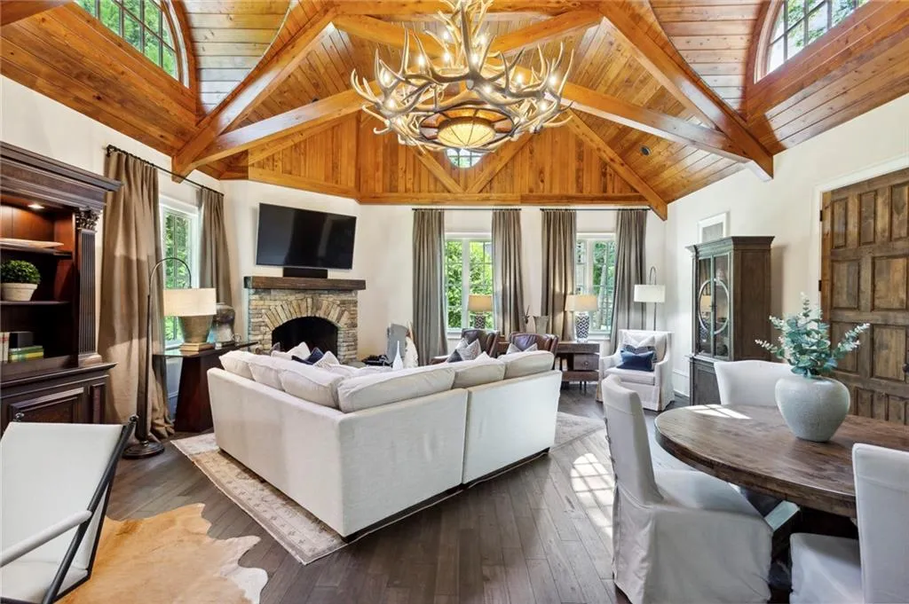 131 Burdette Road, Atlanta, Georgia 30327, 7 Bedrooms Bedrooms, ,8 BathroomsBathrooms,Residential,Sold,131 Burdette Road,7054638 131 Burdette Road, Atlanta, Georgia 30327, 7 Bedrooms Bedrooms, ,8 BathroomsBathrooms,Residential,Sold,131 Burdette Road,7054638