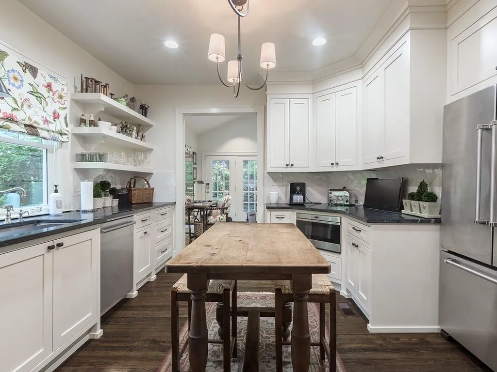 2399 Glenwood Drive Ne, Atlanta, Georgia 30305, 3 Bedrooms Bedrooms, ,2 BathroomsBathrooms,Residential,Sold,2399 Glenwood Drive Ne,6026124