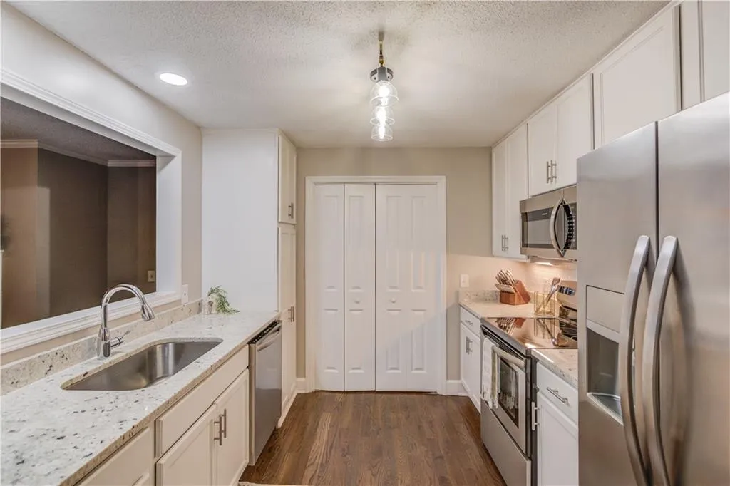 1000 Camden Court, Atlanta, Georgia 30327, 2 Bedrooms Bedrooms, ,2 BathroomsBathrooms,Residential,Sold,1000 Camden Court,6926377