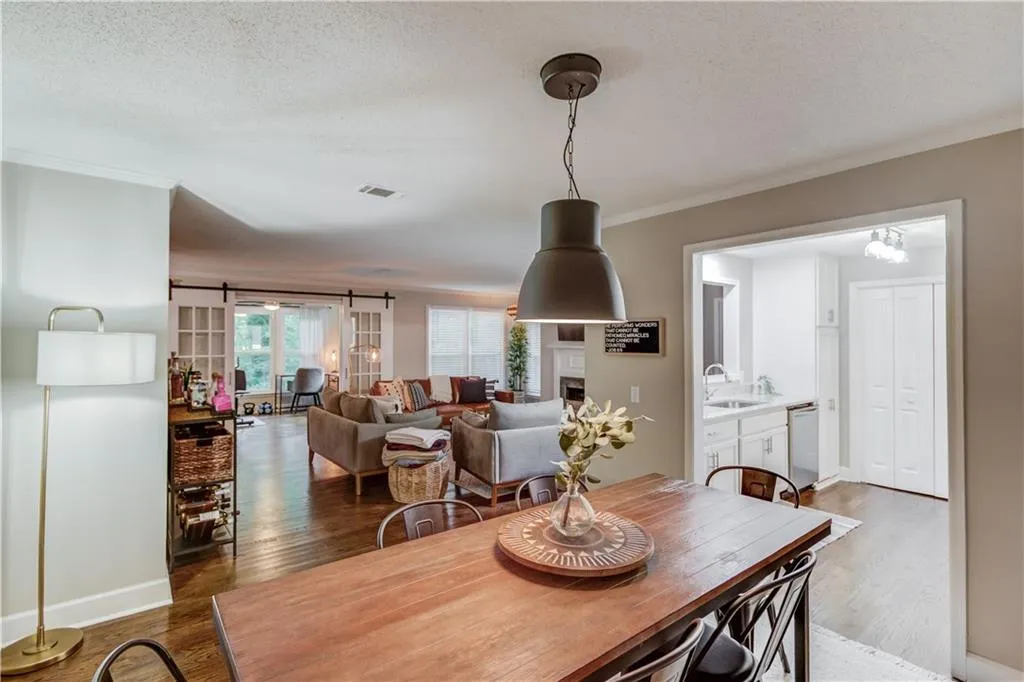 1000 Camden Court, Atlanta, Georgia 30327, 2 Bedrooms Bedrooms, ,2 BathroomsBathrooms,Residential,Sold,1000 Camden Court,6926377