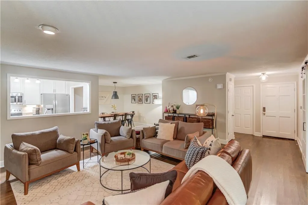 1000 Camden Court, Atlanta, Georgia 30327, 2 Bedrooms Bedrooms, ,2 BathroomsBathrooms,Residential,Sold,1000 Camden Court,6926377