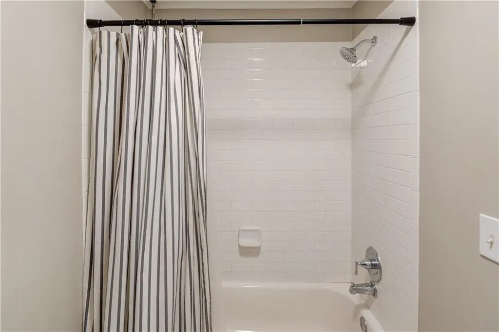 1000 Camden Court, Atlanta, Georgia 30327, 2 Bedrooms Bedrooms, ,2 BathroomsBathrooms,Residential,Sold,1000 Camden Court,6926377