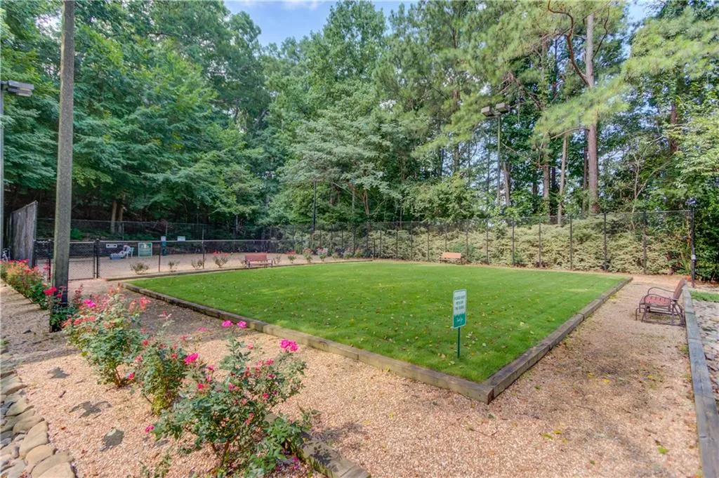 1000 Camden Court, Atlanta, Georgia 30327, 2 Bedrooms Bedrooms, ,2 BathroomsBathrooms,Residential,Sold,1000 Camden Court,6926377