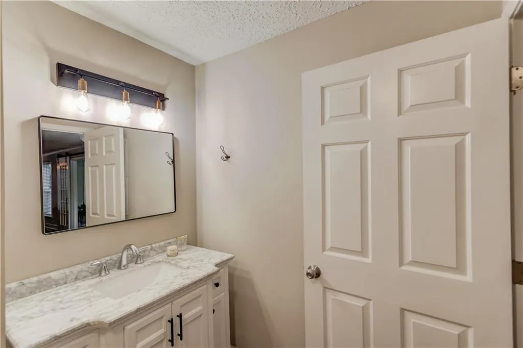 1000 Camden Court, Atlanta, Georgia 30327, 2 Bedrooms Bedrooms, ,2 BathroomsBathrooms,Residential,Sold,1000 Camden Court,6926377