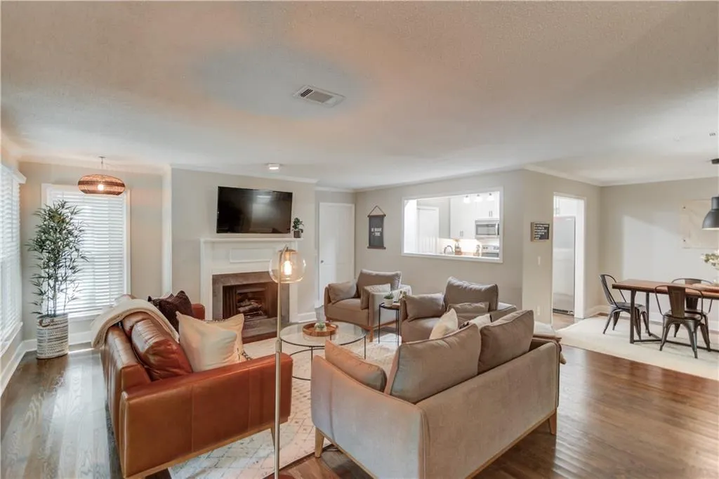 1000 Camden Court, Atlanta, Georgia 30327, 2 Bedrooms Bedrooms, ,2 BathroomsBathrooms,Residential,Sold,1000 Camden Court,6926377