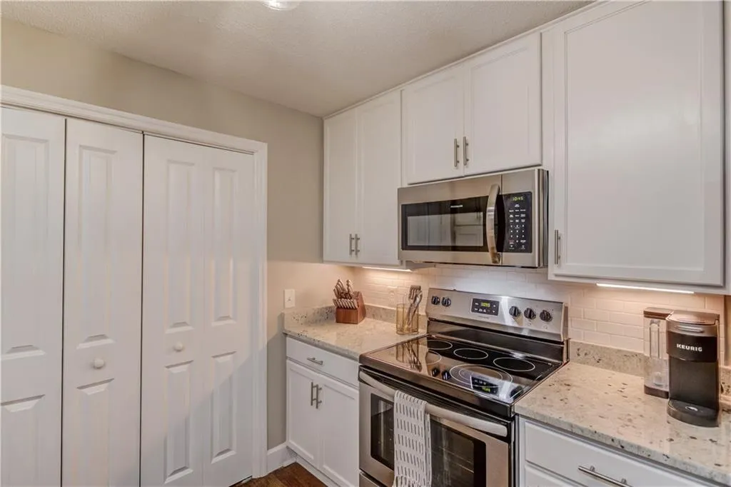 1000 Camden Court, Atlanta, Georgia 30327, 2 Bedrooms Bedrooms, ,2 BathroomsBathrooms,Residential,Sold,1000 Camden Court,6926377