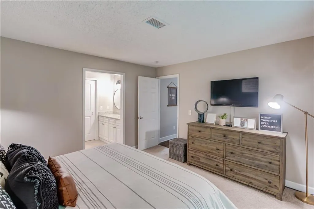 1000 Camden Court, Atlanta, Georgia 30327, 2 Bedrooms Bedrooms, ,2 BathroomsBathrooms,Residential,Sold,1000 Camden Court,6926377