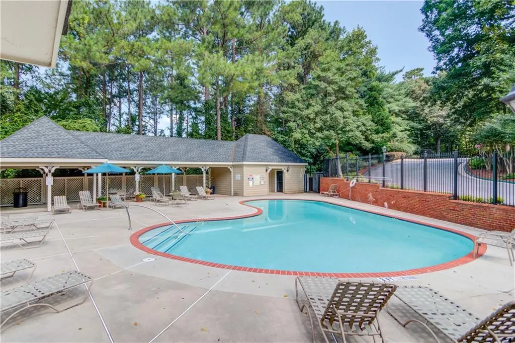 1000 Camden Court, Atlanta, Georgia 30327, 2 Bedrooms Bedrooms, ,2 BathroomsBathrooms,Residential,Sold,1000 Camden Court,6926377