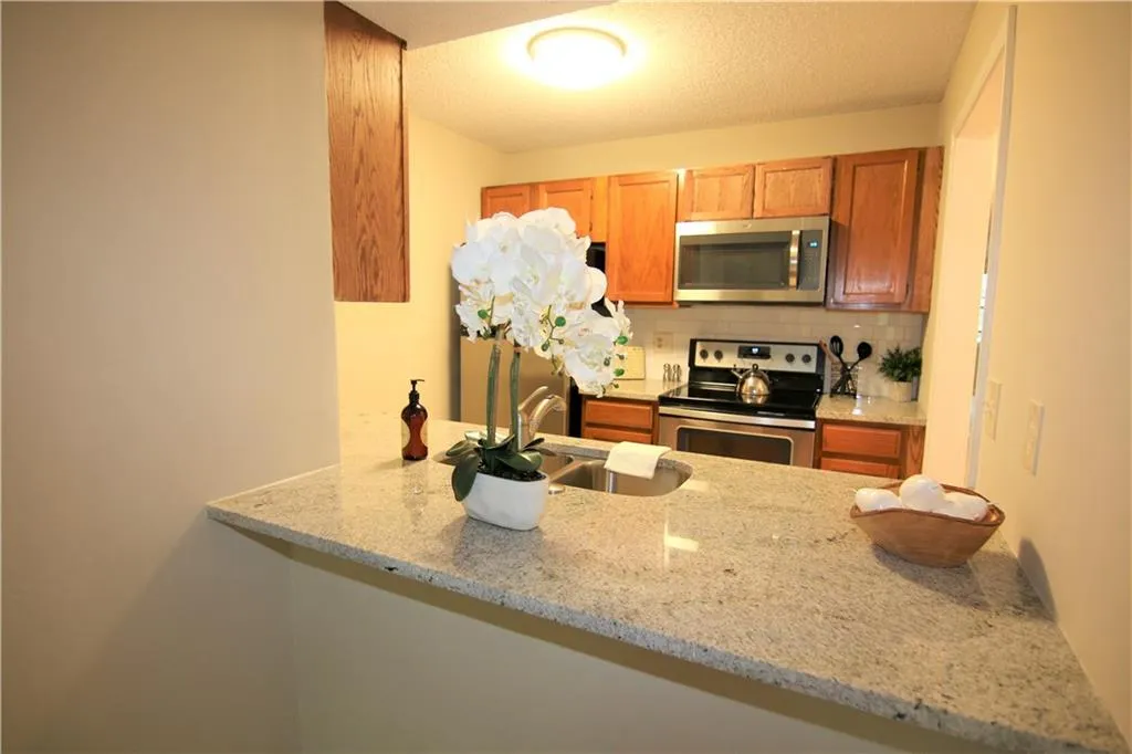 610 Barrington Hills Drive Unit 610, Atlanta, Georgia 30350, 2 Bedrooms Bedrooms, ,2 BathroomsBathrooms,Residential,Sold,610 Barrington Hills Drive Unit 610,5919387