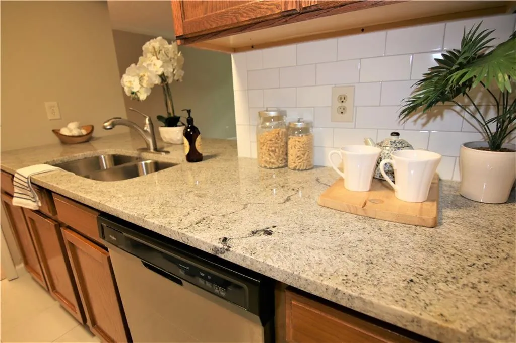 610 Barrington Hills Drive Unit 610, Atlanta, Georgia 30350, 2 Bedrooms Bedrooms, ,2 BathroomsBathrooms,Residential,Sold,610 Barrington Hills Drive Unit 610,5919387