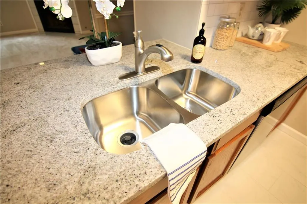 610 Barrington Hills Drive Unit 610, Atlanta, Georgia 30350, 2 Bedrooms Bedrooms, ,2 BathroomsBathrooms,Residential,Sold,610 Barrington Hills Drive Unit 610,5919387