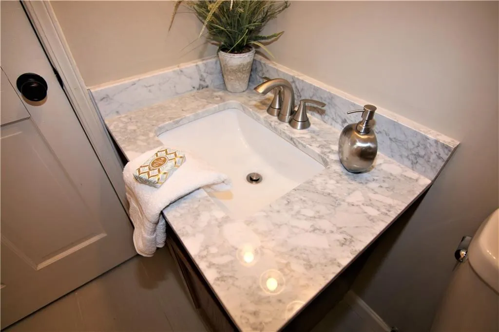 610 Barrington Hills Drive Unit 610, Atlanta, Georgia 30350, 2 Bedrooms Bedrooms, ,2 BathroomsBathrooms,Residential,Sold,610 Barrington Hills Drive Unit 610,5919387