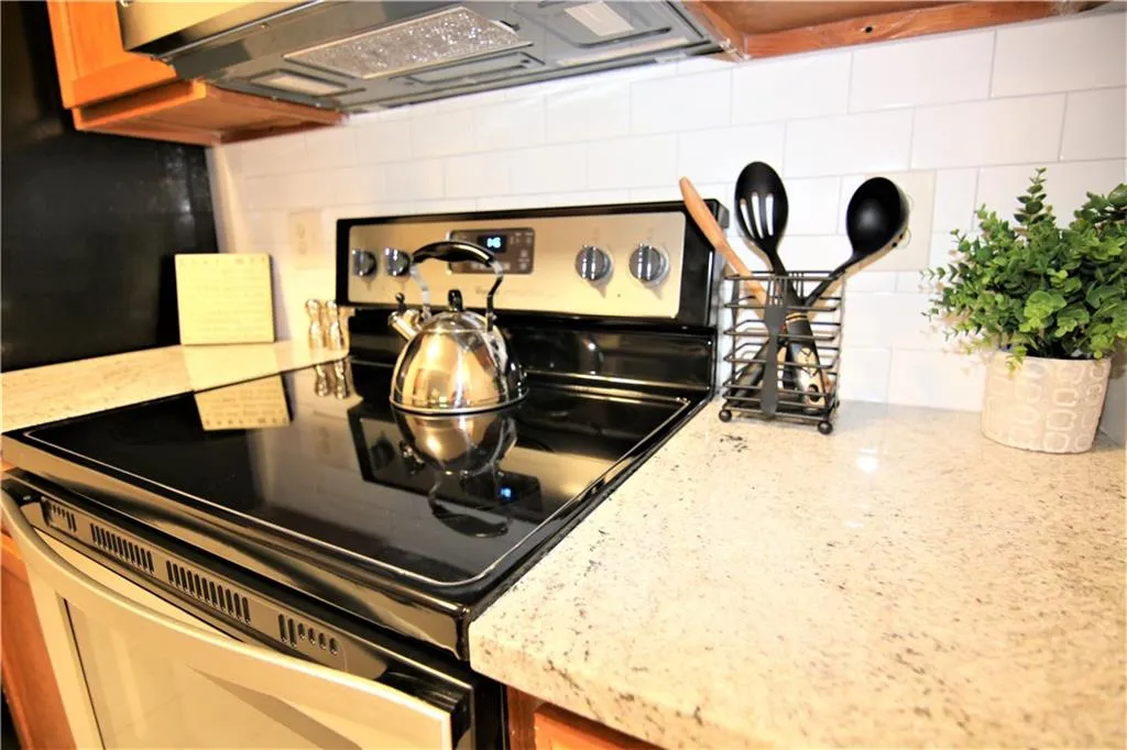 610 Barrington Hills Drive Unit 610, Atlanta, Georgia 30350, 2 Bedrooms Bedrooms, ,2 BathroomsBathrooms,Residential,Sold,610 Barrington Hills Drive Unit 610,5919387